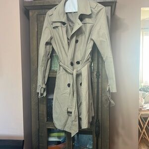 Barney’s New York - Women’s Tan Trench Coat - Size Large